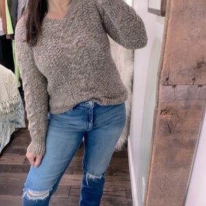 Adrienne Vittadini knit sweater vneck size small